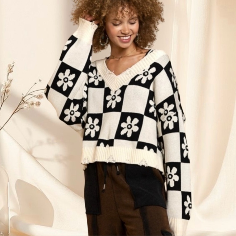 POL Daisy Pearl Knit Sweater Checker Chic - Picture 8 of 8